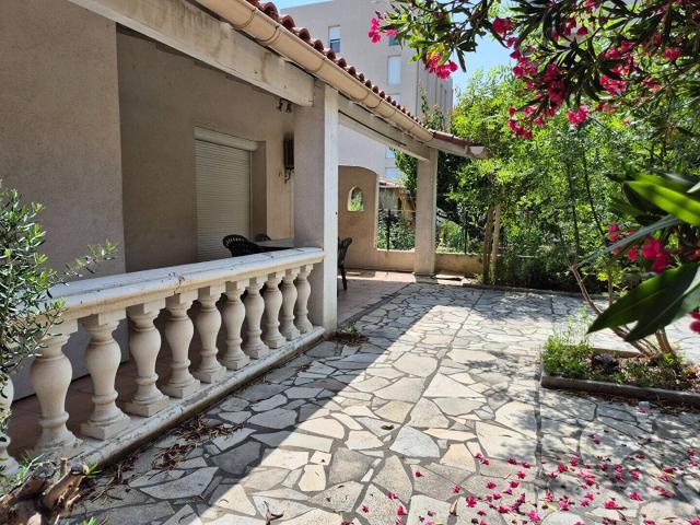 VILLA DE PLAIN PIED PROCHE CENTRE ARLES