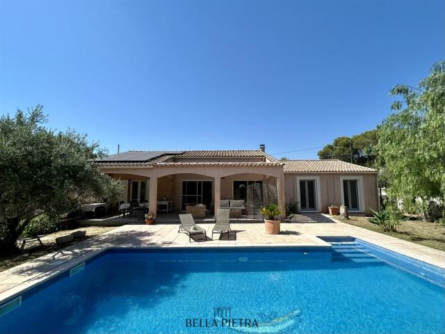 Villa de plain pied rénovée avec piscine, jardin de 1 200 m2. 126m² Aubais