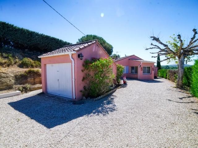 Villa de plain pied sur 2800m2. Possibilité de détachement d'une parcelle constructible