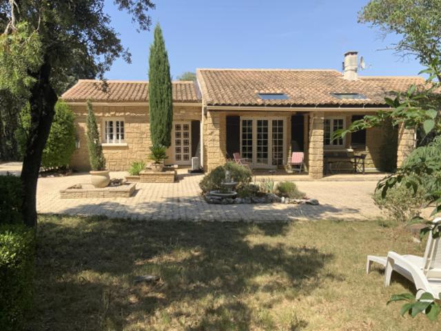 Villa de plain pied sur un beau terrain au calme