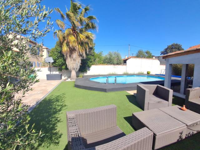 Villa de plain pied T4 sur terrain avec piscine