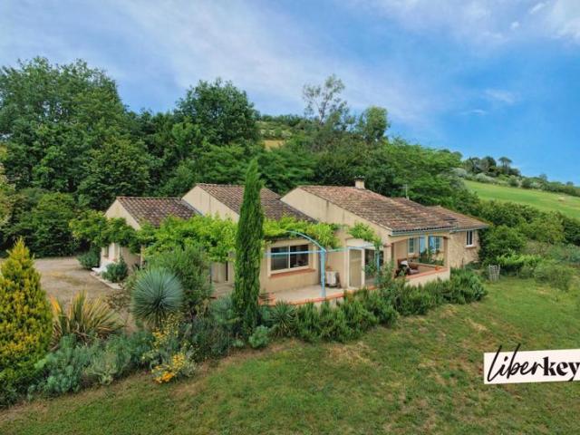 Villa de plain pied T6 Vue panoramique Terrain paysager et verger
