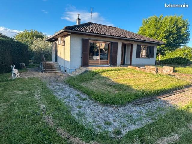 Villa de plain pied très bien située, quartier calme et verdoyant commune de LUCENAY