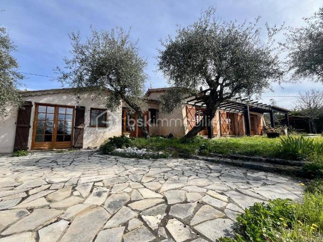 Villa de Plain Pied 123m² avec Dépendance – SAINT CEZAIRE SUR SI
