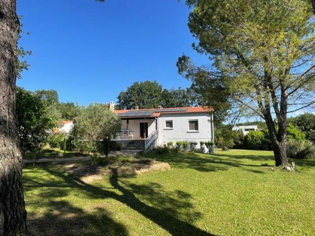 Villa de plain pied 126 m² avec appartement à Deaux