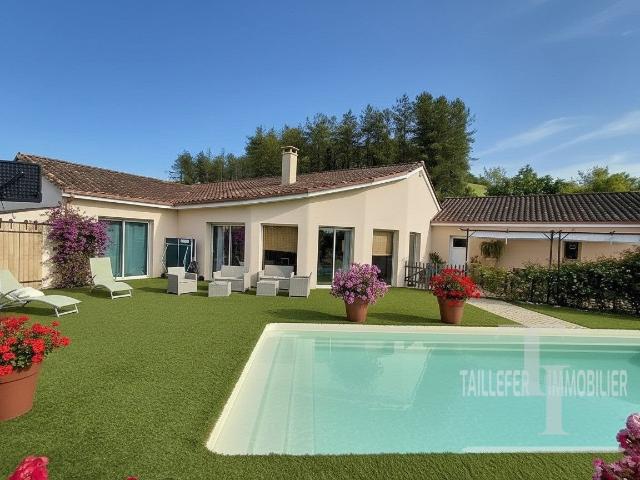 Villa de plain pied 210 m² avec piscine et vue panoramique 210m² Saint Astier