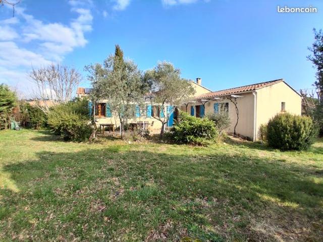 Villa de plain pied 5 chambres avec garage au calme et sans vis à vis