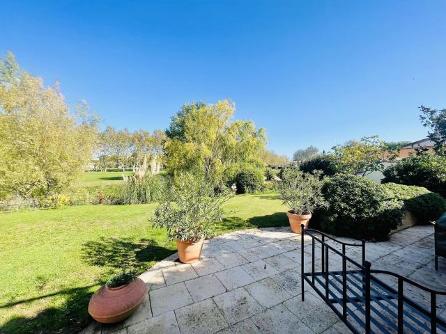 VILLA DE PLAIN PIED 6 PIÈCES, 4 CHAMBRES, JARDIN AVEC PISCINE, G