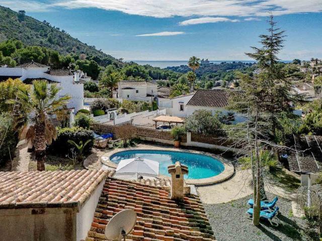 Villa de planta baja cerca de la playa El Portet en un barri. 115m² Moraira