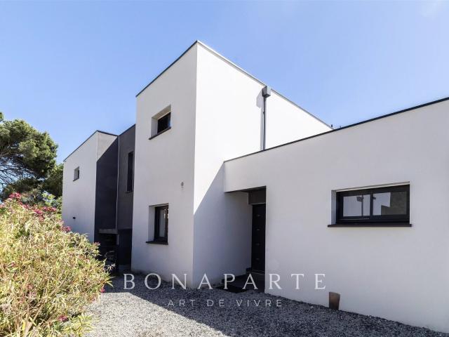 Villa de prestige 4 chambres avec dépendance – 800 m de la m. 226m² Agde Cap d'Agde