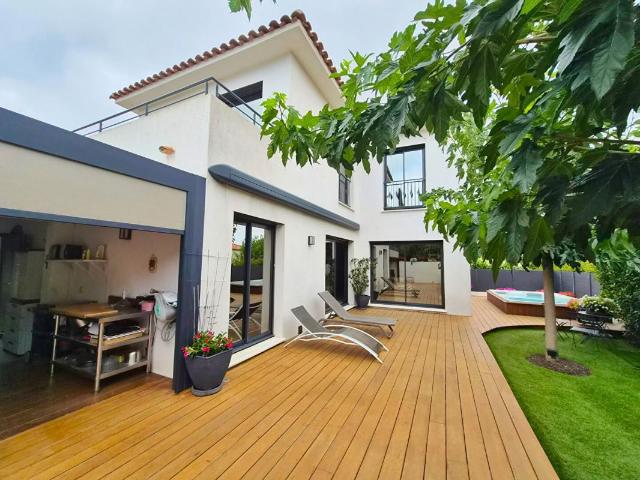VILLA DE PRESTIGE T4 SANARY Proche commerces et plages à pied
