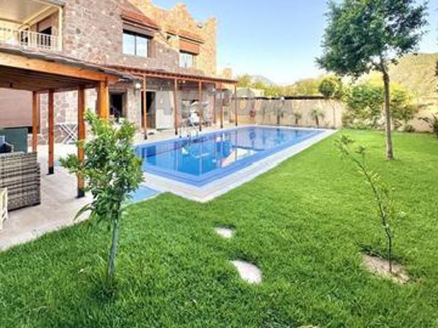 Villa de prestige titrée 1600 m² avec 2 terrains 4 ch