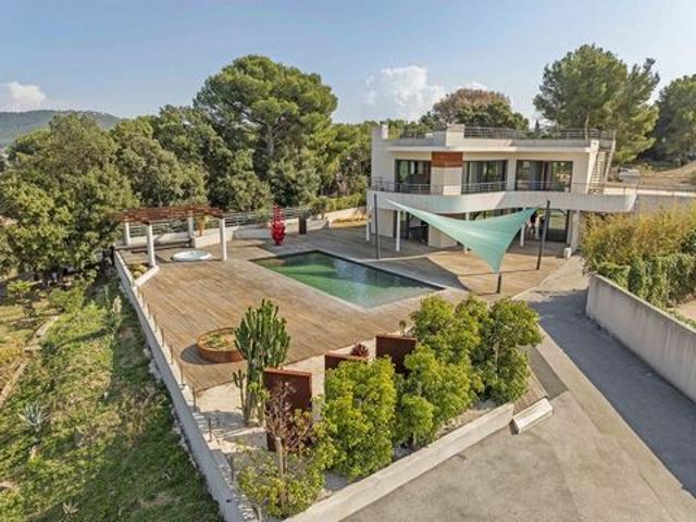 Villa de prestige à vendre sur Carqueiranne