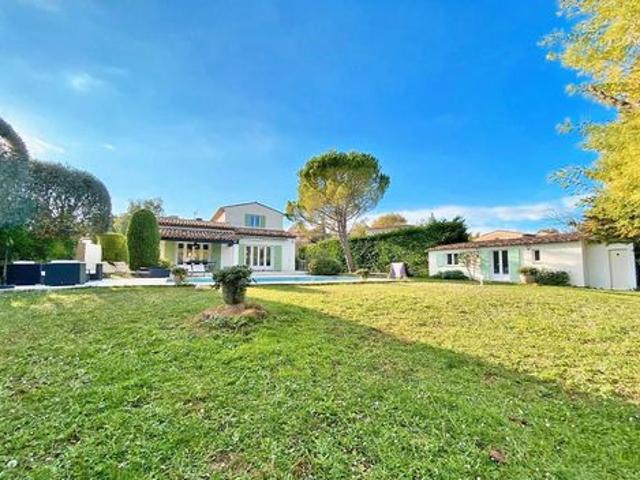 Villa de prestige à la vente sur Le Rouret