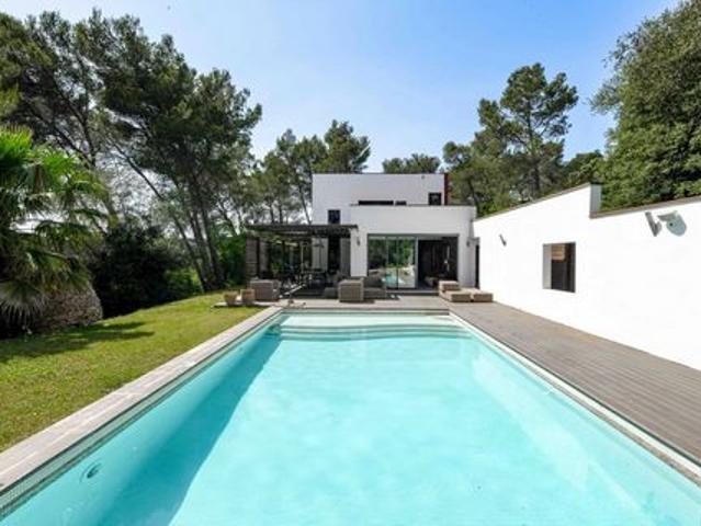 Villa de prestige en vente sur Nîmes