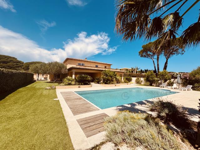 VILLA DE PRESTIGE AU CALME