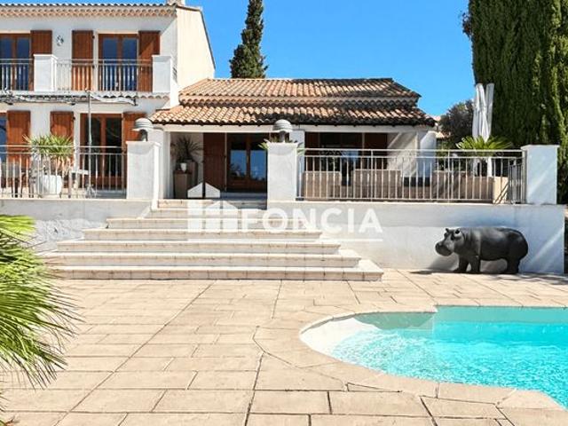 Villa de prestige avec piscine chauffée et grande terrasse