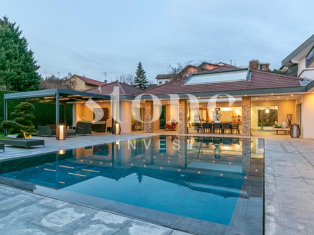 Villa de prestige, avec piscine, implanté sur un terrain de 2521 m²