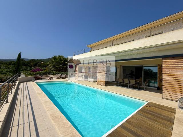Villa de Prestige de 373 m2 avec Vue Mer et Vignoble SOLENZARA