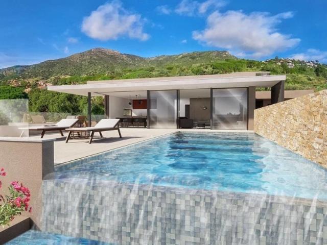VILLA DE PRESTIGE DE PLAIN PIED AVEC PISCINE A 200 mètres de la plage