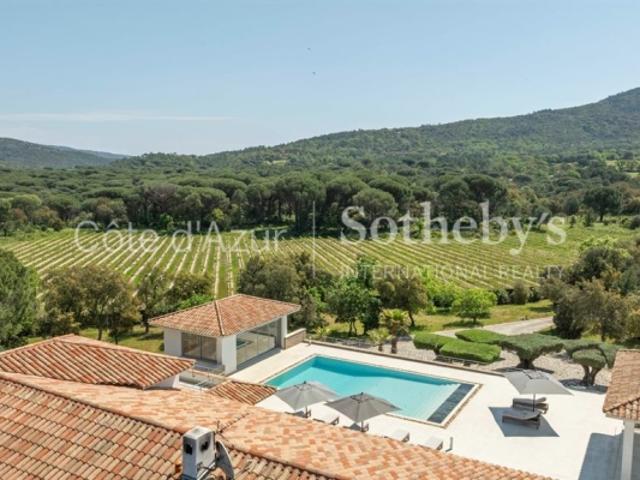 Villa de prestige proche de Saint Tropez avec sept chambres et vue sur la campagne provençale