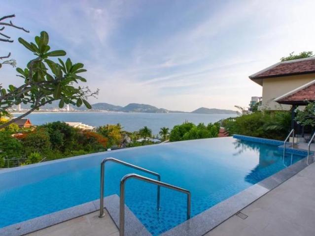 Villa de quatre chambres près de la plage de Kalim