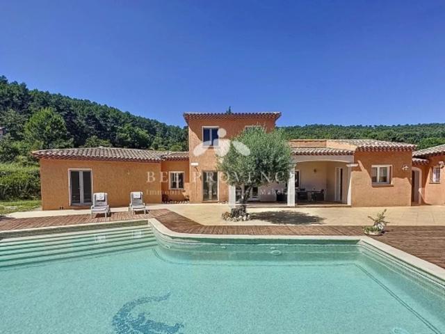 Villa de qualité au calme avec vue et piscine