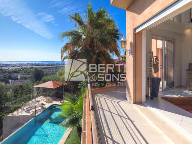 VILLA DE STANDING VUE MER ET COLLINES