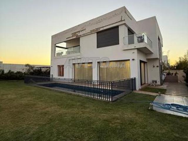 Villa de standing à vendre – Bassin El Menzeh