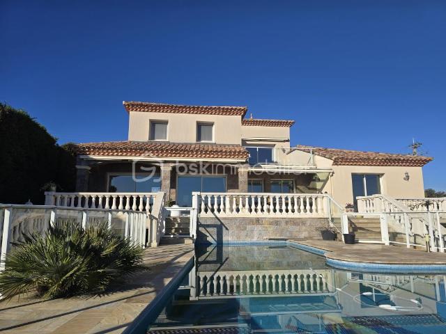 Villa de standing avec piscine à débordement et appartement indépendant – Bouzigues