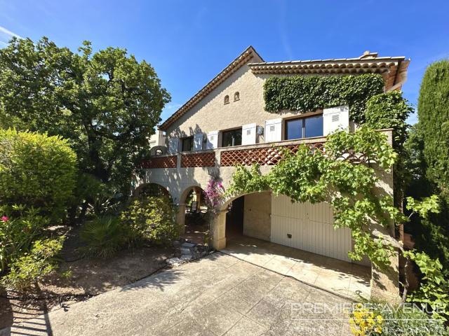 Villa rénovée à pied du centre ville de Sainte Maxime