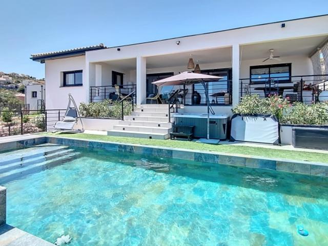 Villa de standing Surface Pondérée 180 m² de plain pied piscine 30,5 M² 3 chambres Terrain 980 M² Vue sur Mer secteur LEUCATE 11 510 FITOU / AUDE