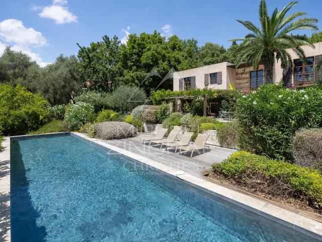 Villa de style mediterannéen 250m² Châteauneuf Grasse