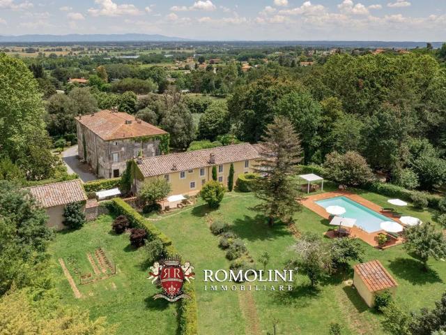 Villa D'epoca Con Cappella E Parco In Vendita A Lucca 1808m² Capannori