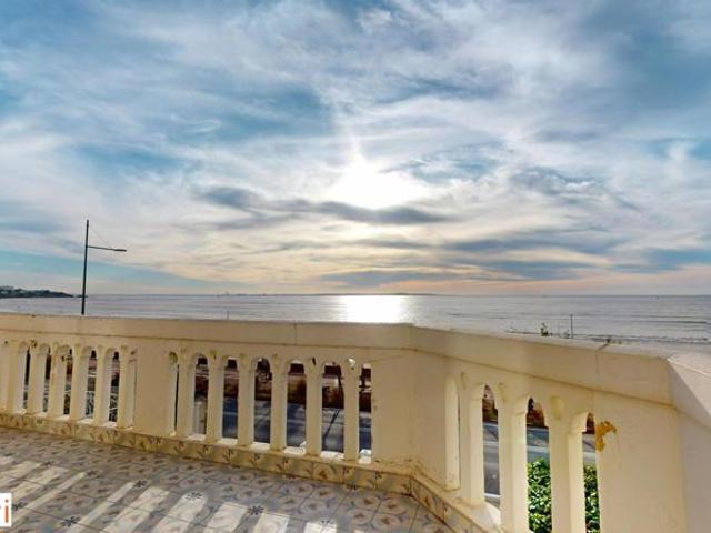 Villa d'éqoque Face à la mer 286m2 Royan 17200