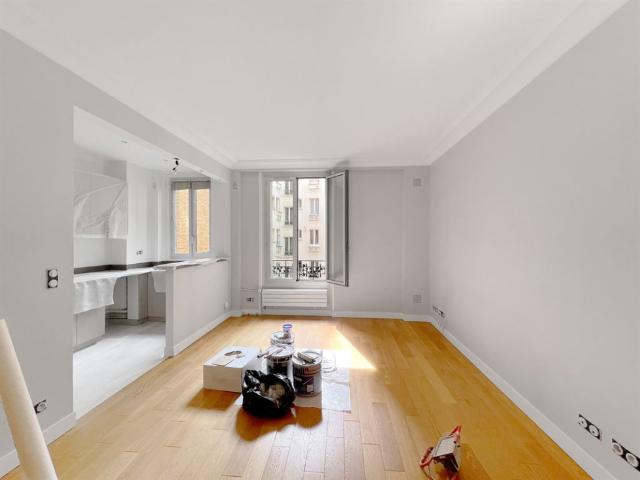 Villa des Ternes à louer vide joli 2 pièces sur cour arborée