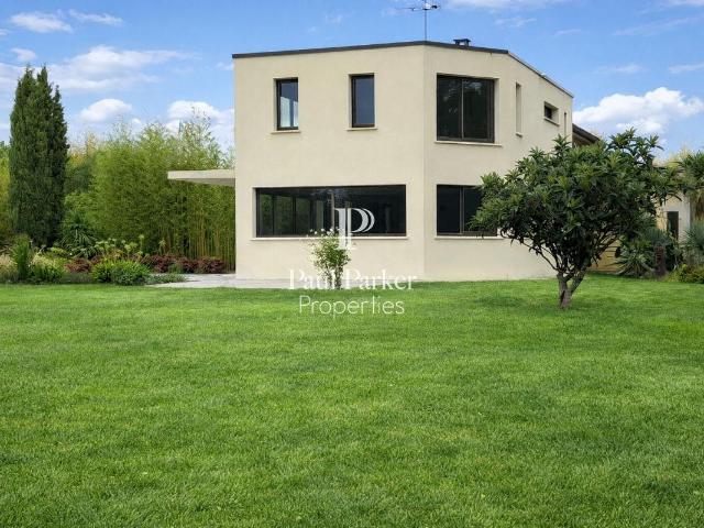 Villa d'exception Montpon Ménestérol 7 piéces, piscine, 6400. 339m² Montpon Ménestérol