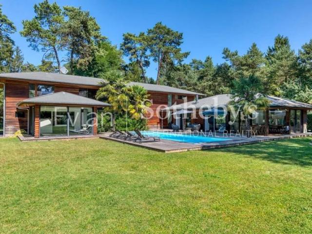 VILLA D'EXCEPTION AU BORD DU LÉMAN