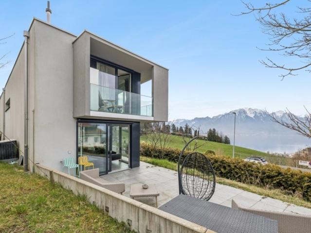 Villa d'exception aux lignes pures et minimalistes avec vue panoramique