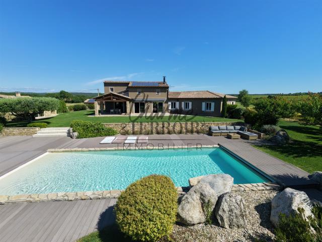 Villa d'exception aux portes d'Uzès Elegance, Confort et A. 200m² Uzès