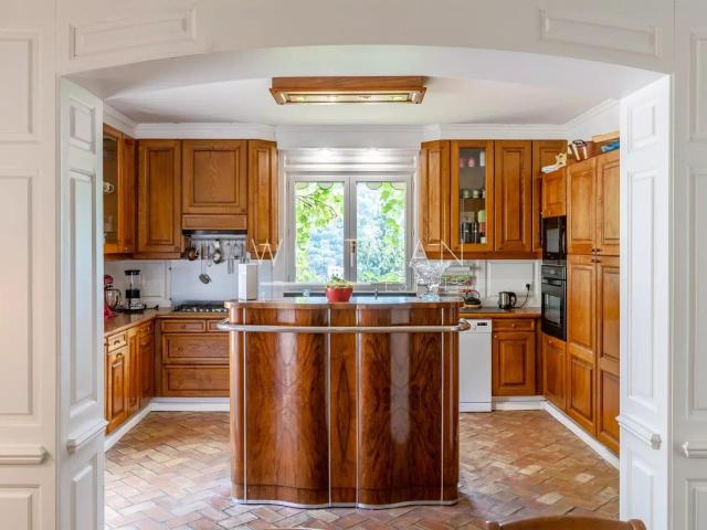 Villa d'exception avec 5 chambres, jardin et piscine Saint. 320m² Grasse