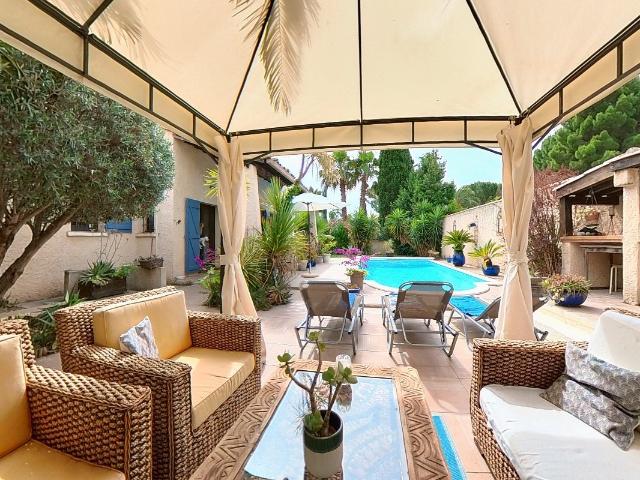 Villa d'exception avec piscine dans un emplacement très rech. 125m² Nézignan l'Evêque