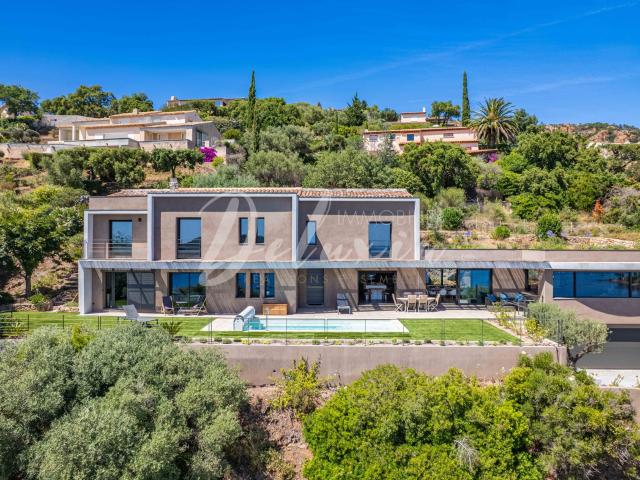 Villa d'exception avec vue mer dominante sur la baie d'Agay. 300m² Saint Raphaël