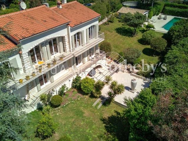 Villa d'exception avec vue mer, entièrement rénovée à La Roq. 280m² La Roquette sur Siagne