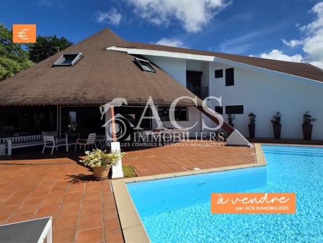 Villa d'Exception avec Vue Mer, Piscine et Beaux Volumes dan