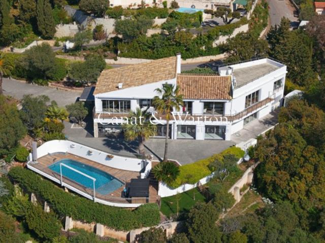 Villa d'exception avec vue panoramique sur la baie d'Agay