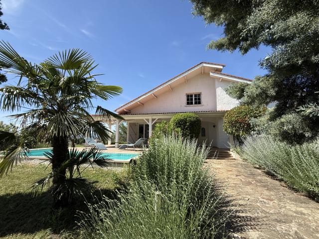 Villa d'exception avec vue panoramique sur les montagnes