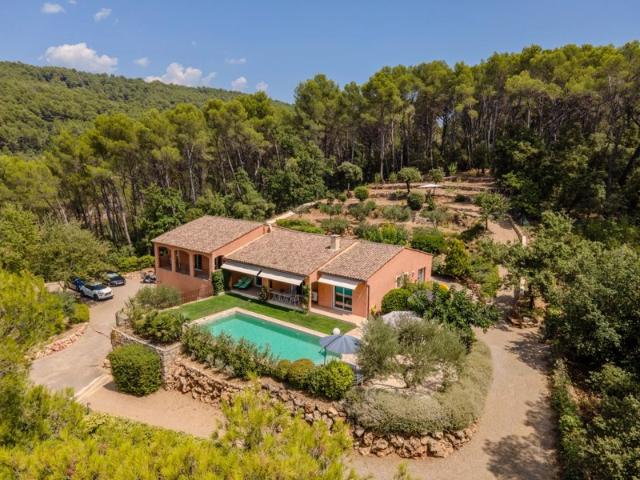 Villa d'Exception à Draguignan avec Piscine et Boules Court