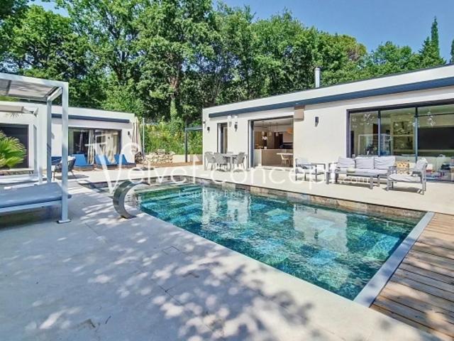 Villa d'Exception à Opio: Luxe et Sérénité