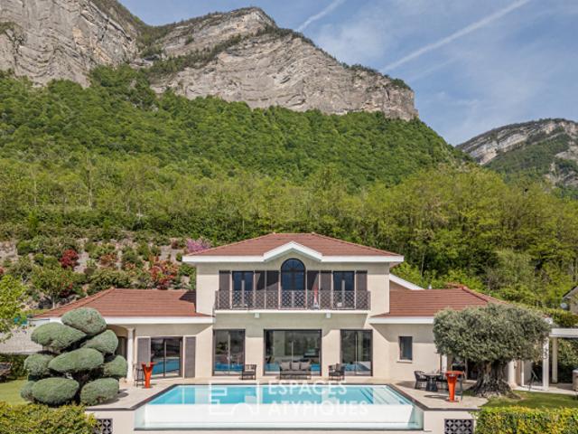 Villa d'exception à la vue panoramique avec piscine